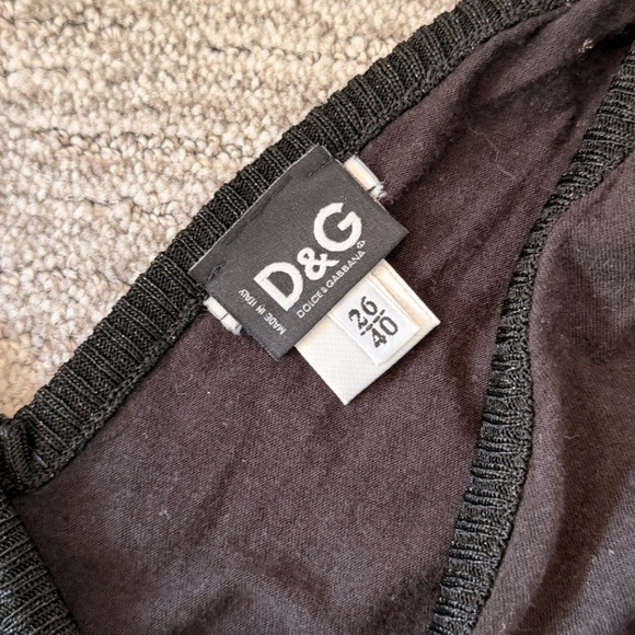 VTG DOLCE & GABBANA Womans Black V-Neck Short Sleeve T-Shirt SZ 4 Luxury Italy - Picture 5 of 14